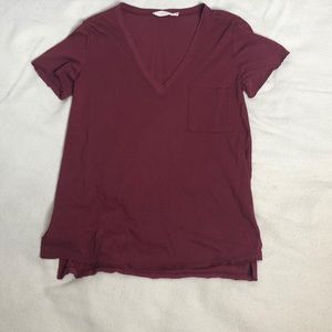 V-neck t-shirt